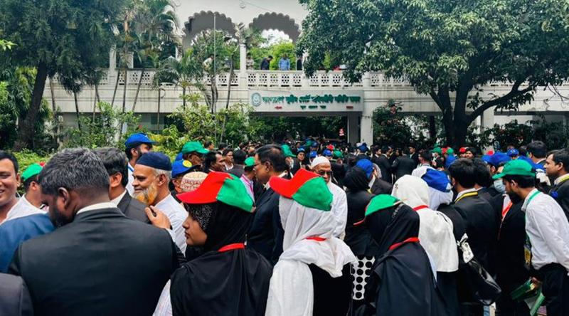 সুপ্রিম কোর্ট বার নির্বাচনে শেষ দিনের ভোটগ্রহণ চলছে