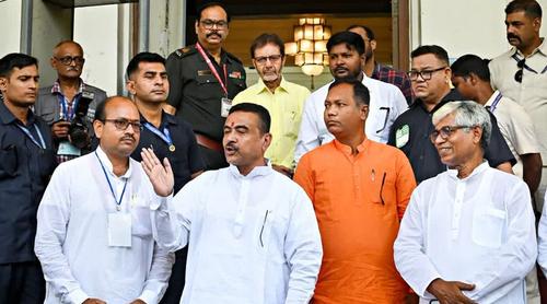 পশ্চিমবঙ্গের স্কুলগুলোতে ‘বন্দে মাতরম’ গাওয়া বাধ্যতামূলক করলো রাজ্য সরকার