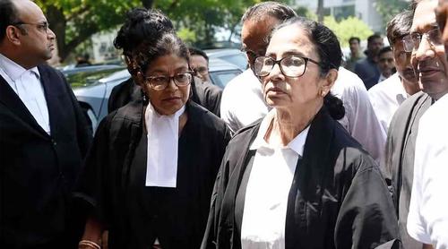 মামলা লড়তে হাইকোর্টে মমতা, উঠল 'চোর চোর' স্লোগান