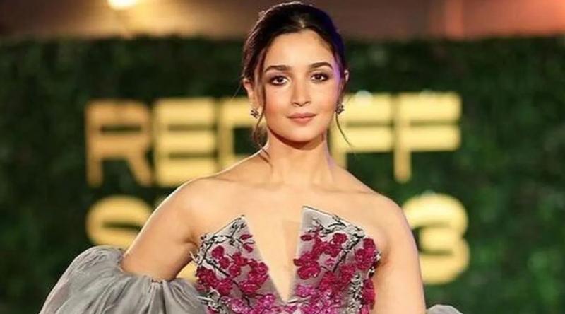 দামি প্রসাধনী নয়, ত্বক ভালো রাখতে প্রতিদিন কী খান আলিয়া?