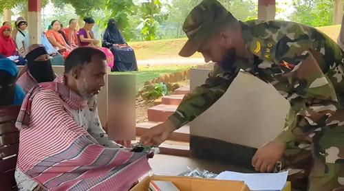 খাগড়াছড়িতে সুবিধাবঞ্চিত রোগীদের পাশে সেনাবাহিনী
