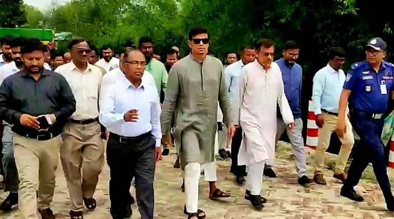 পঞ্চগড়ে টাঙ্গন নদীর ওপর নবনির্মিত ব্রিজের চেয়ে রাস্তা সরু, প্রতিমন্ত্রীর ক্ষোভ