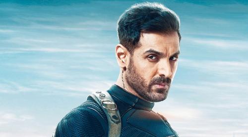 পরবর্তী ‘জেমস বন্ড’ হিসেবে জন আব্রাহামকে চান শেখর কাপুর