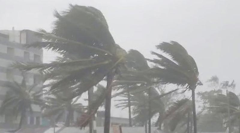 সকাল ৯টার মধ্যে ঢাকাসহ ১০ জেলায় ৬০ কি.মি. বেগে ঝড়ের পূর্বাভাস