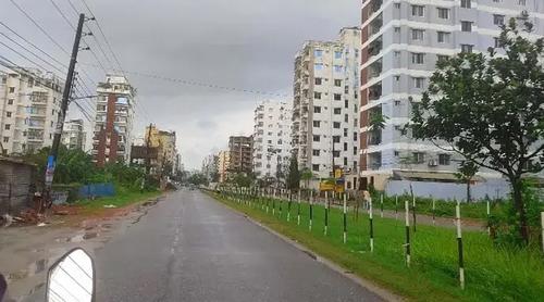 ভোরের বৃষ্টিতে ঢাকার বাতাসে বড় উন্নতি, দূষণে শীর্ষে কে?