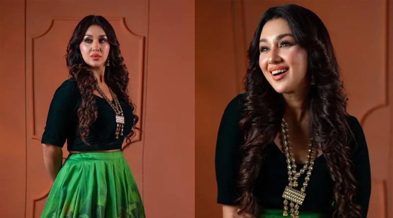 এবার ‘টপস’ পরে ব্যতিক্রমী লুকে অপু বিশ্বাস