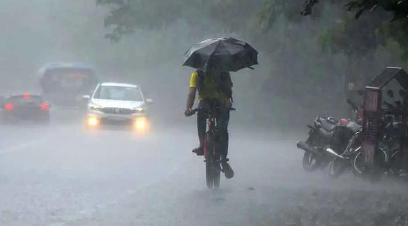 ঢাকায় বজ্রসহ বৃষ্টির আভাস, বইতে পারে দমকা হাওয়া