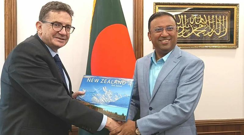 পররাষ্ট্র বিষয়ক উপদেষ্টার সঙ্গে নিউজিল্যান্ড হাইকমিশনারের সৌজন্য সাক্ষাৎ