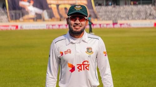 মুমিনুলকে টপকে টেস্টে সবচেয়ে বেশি সেঞ্চুরির রেকর্ড মুশফিকের