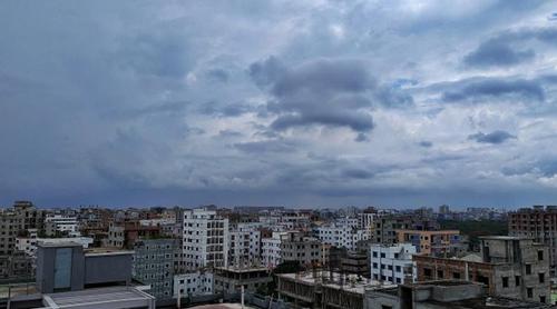 মেঘলা থাকবে ঢাকার আকাশ, বজ্রবৃষ্টির আভাস