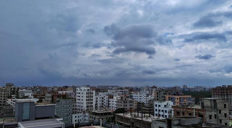 মেঘলা থাকবে ঢাকার আকাশ, বজ্রবৃষ্টির আভাস