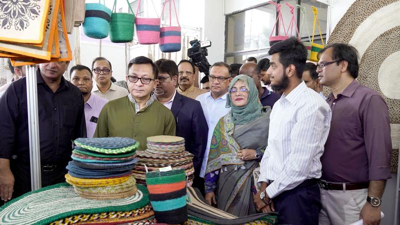 পাট খাতকে ৭ বিলিয়ন ডলারের শিল্পে উন্নীত করার লক্ষ্য সরকারের: মন্ত্রী