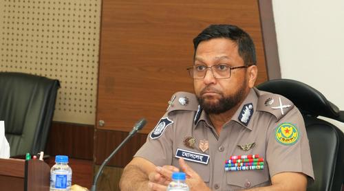 পশুবাহী গাড়ি নিয়ে হাটে টানাটানি করলে কঠোর ব্যবস্থা: ডিএমপি কমিশনার