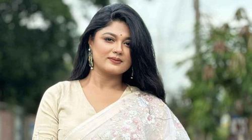 শিল্পীর জীবন আমার খুবই ভালো লাগে: মৌসুমী হামিদ
