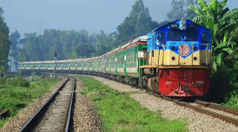 ঝিনাইদহে মালবাহী ট্রেন লাইনচ্যুত, খুলনার সঙ্গে উত্তরবঙ্গের রেল যোগাযোগ বন্ধ