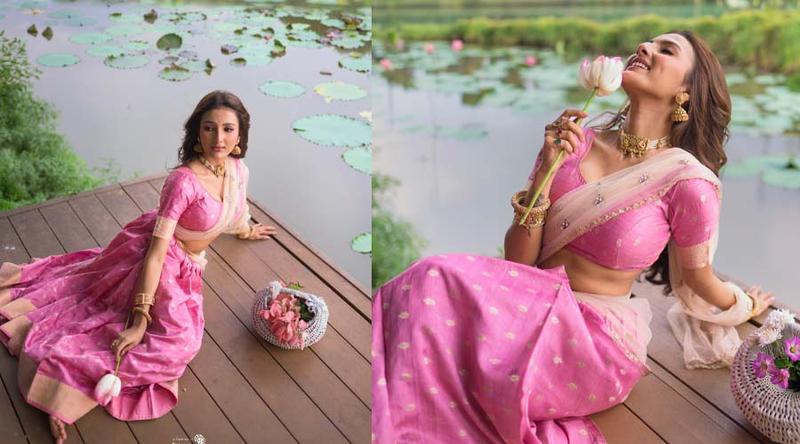 গোলাপি শাড়িতে নজর কাড়লেন জ্যোতির্ময়ী কুণ্ডু