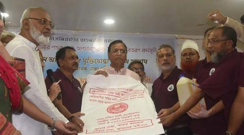 কোরবানির বর্জ্য অপসারণ সামগ্রী বিতরণ শুরু করল ডিএসসিসি