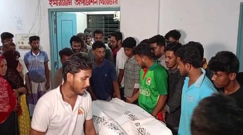 মেহেরপুরে ট্রাক-মোটরসাইকেল মুখোমুখি সংঘর্ষে প্রাণ গেল ২ জনের
