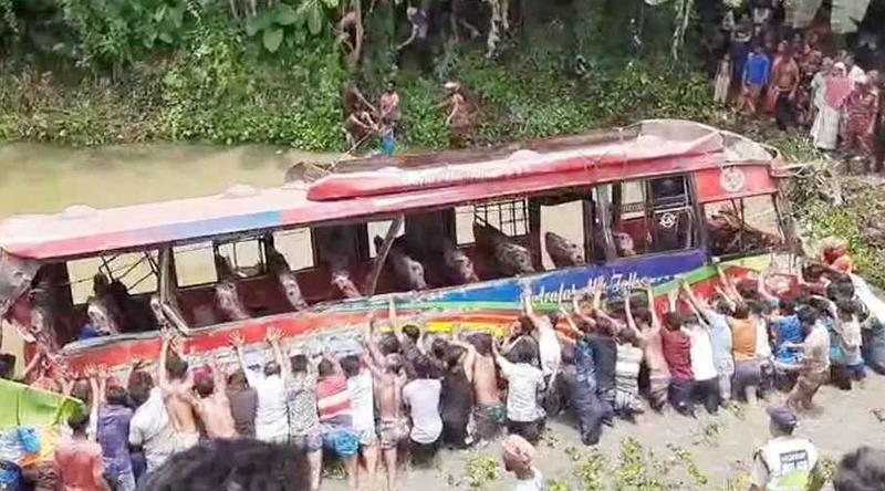 কুষ্টিয়ায় বাস-ট্রাকের সংঘর্ষ নিহত ৩, আহত ২৫