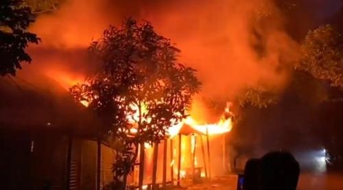 মুন্সিগঞ্জে আগুনে পুড়ে ছাই ১০টি দোকান