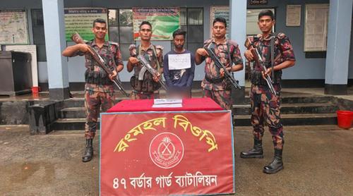 কুষ্টিয়ায় কোটি টাকার ভারতীয় পণ্য জব্দ, আটক ১