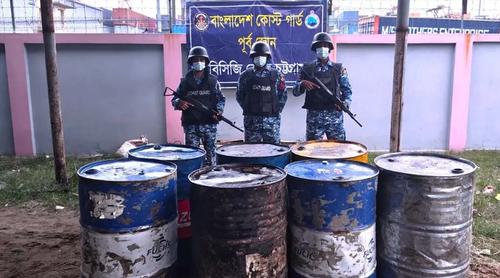 চট্টগ্রামে ২ লাখ টাকা মূল্যের জ্বালানি তেল ও লুবওয়েল জব্দ