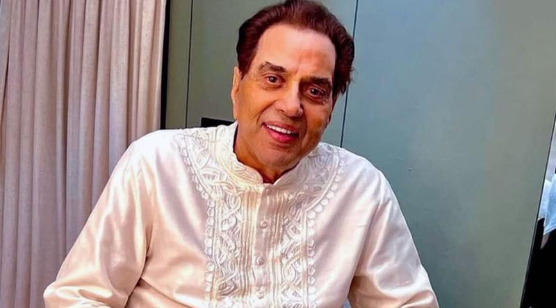 ধর্মেন্দ্রকে দেওয়া হবে মরণোত্তর পদ্মবিভূষণ, দিল্লিতে উপস্থিত সানি-ববি-সহ হেমা মালিনী