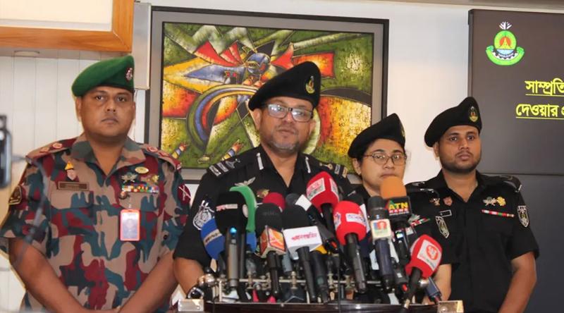 উচ্চপদস্থ কর্মকর্তা সেজে প্রতারণা, চাকরিচ্যুত সেনাসদস্য গ্রেপ্তার