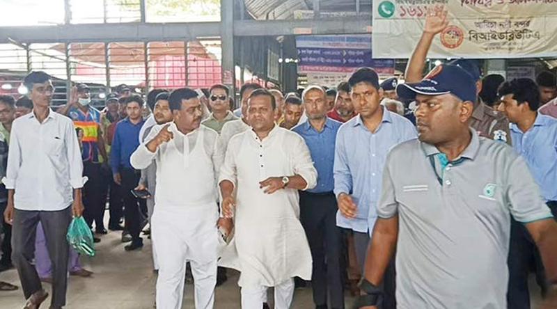 ঈদের প্রস্তুতি দেখতে আরিচা ও পাটুরিয়া ঘাট পরিদর্শনে নৌ প্রতিমন্ত্রী