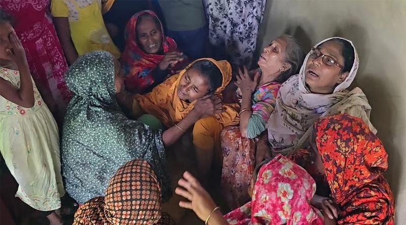রডবোঝাই ট্রাক উল্টে নিহত ১৫ জনের ১০ জনই ফেরিওয়ালা