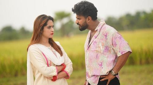 কেয়া পায়েলের প্রেমে ফারহানের ‘ডুব’