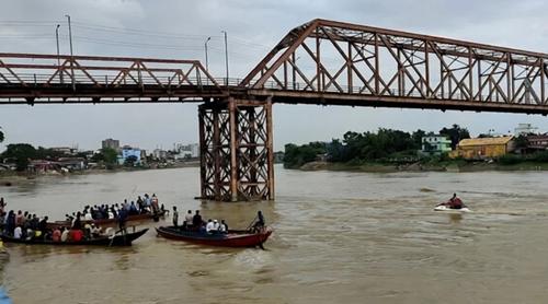 সিলেটে ঢল ও টানা বৃষ্টিতে বাড়ছে নদ-নদীর পানি