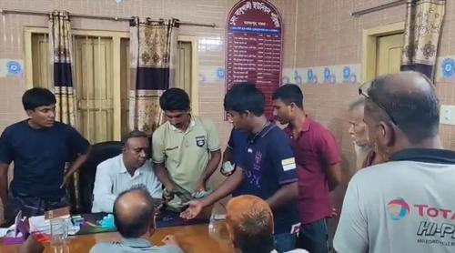 ঈদের ভিজিএফের ১০ কেজি চালের বদলে ৩০০ টাকা, ক্ষোভ উপকারভোগীদের