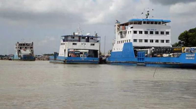 পাটুরিয়া-দৌলতদিয়া ও আরিচা-কাজিরহাট নৌরুটে ফেরি চলাচল বন্ধ