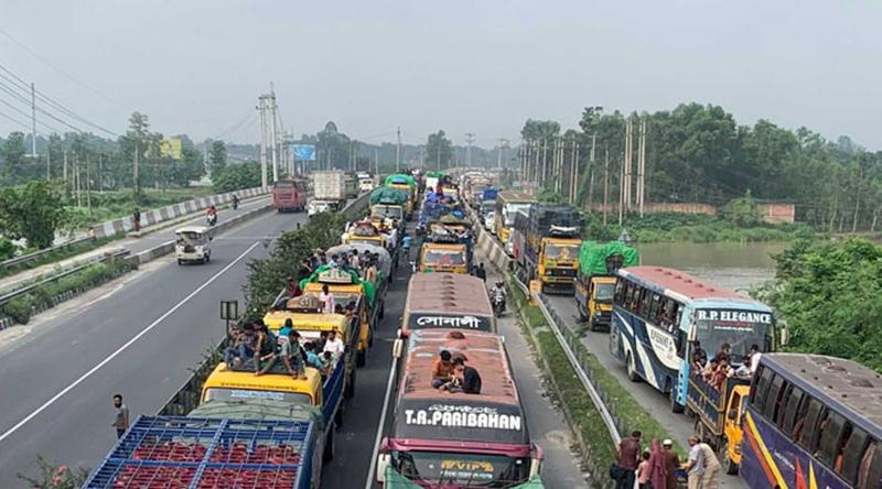 ঢাকা-টাঙ্গাইল মহাসড়কে ৬০ কিলোমিটার যানজট