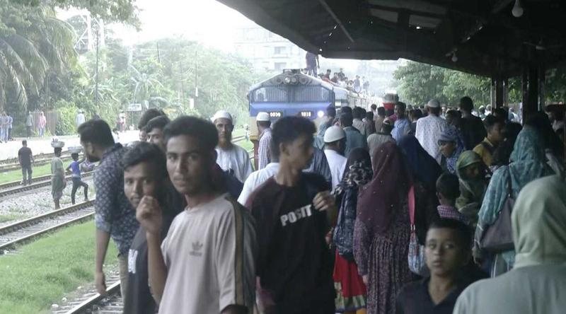 ব্রাহ্মণবাড়িয়ায় গাছের ডালের সঙ্গে ট্রেনের ধাক্কা, ছাদ থেকে পড়ে আহত ৮