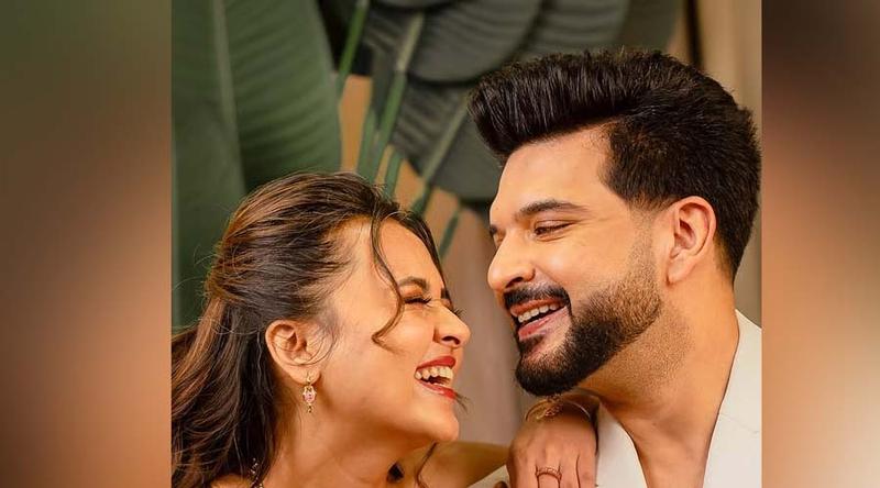 রিয়্যালিটি শোয়ে করণ ও তেজস্বীর হাসির প্রতিক্রিয়া নিয়ে ক্ষুব্ধ দর্শকরা