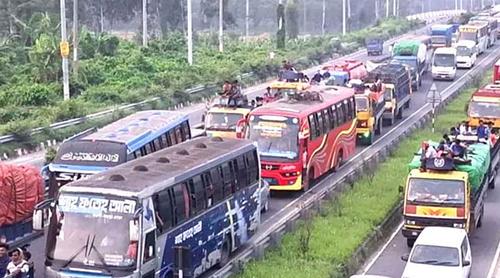 ঢাকা-টাঙ্গাইল মহাসড়কে শত কি‌লো‌মিটার যানজট!