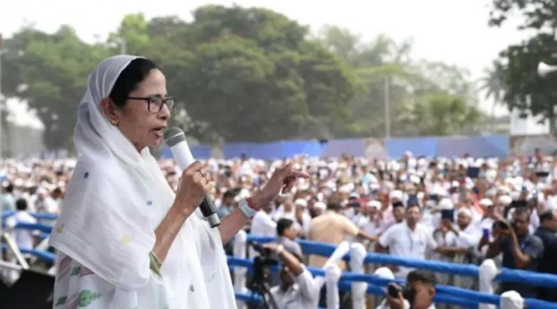 পশ্চিমবঙ্গের সাবেক মুখ্যমন্ত্রী মমতা বন্দ্যোপাধ্যায়ের বিরুদ্ধে মামলা