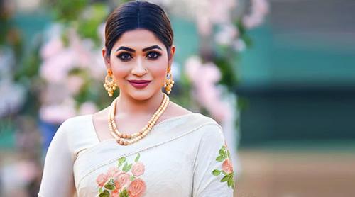 রোজার ঈদ হতো নানাবাড়ি আর কোরবানির ঈদ দাদাবাড়িতে: আজমেরী হক বাঁধন