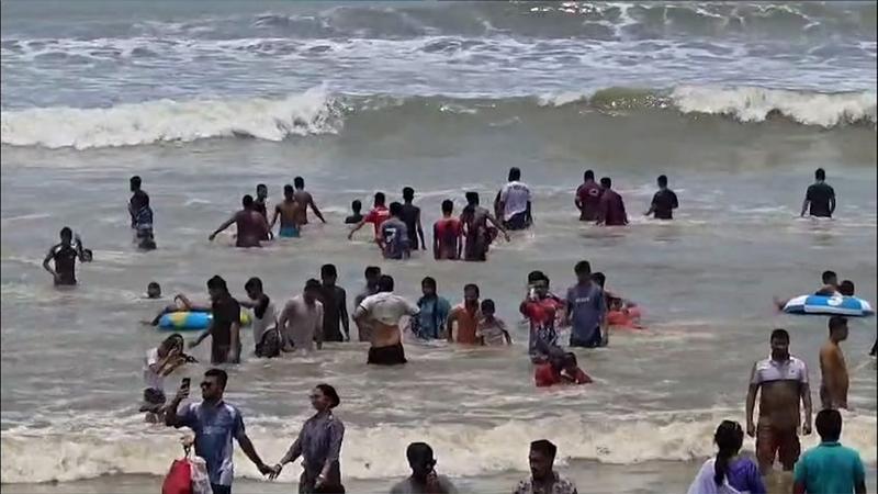 পর্যটনকেন্দ্রগুলোতে ভ্রমণপিপাসুদের ভিড়