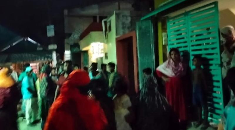 খুলনায় একই ঘরের ট্রাংক-খাট-ওয়ারড্রব থেকে নানি ও দুই না‌তির মরদেহ উদ্ধার