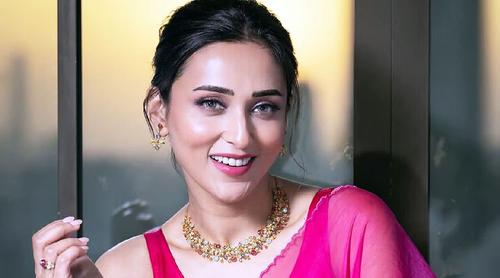 এখনো রাতে ঘুমোতে পারি না : মিমি চক্রবর্তী