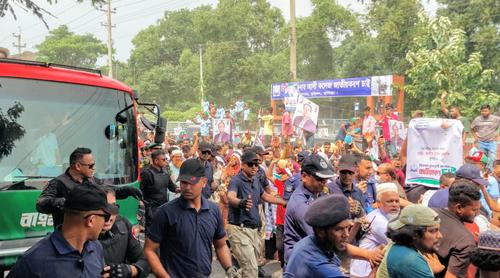 কুমিল্লা অতিক্রম করেছেন  প্রধানমন্ত্রীর গাড়ি বহর