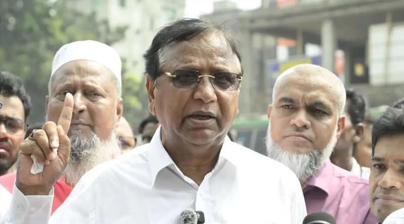 অনুমোদিত স্থান ছাড়া সড়ক-ফুটপাতে হকার বসলেই মালামাল ক্রোক ও মামলা
