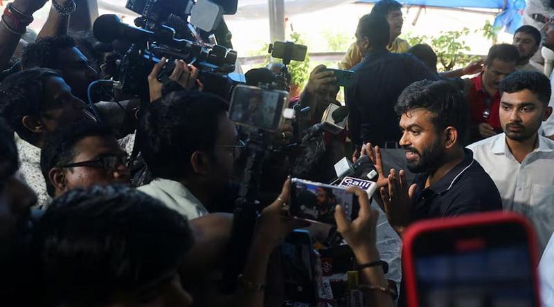 এবার ভারতের প্রধান নির্বাচন কমিশনারের পদত্যাগ চেয়ে আন্দোলনে ককরোচ জনতা পার্টি