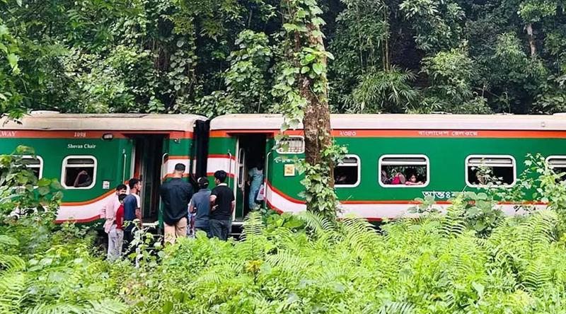 মৌলভীবাজারে ট্রেনের হুক ছিঁড়ে ৭ বগি বিচ্ছিন্ন, সিলেটের সঙ্গে রেল যোগাযোগ বন্ধ