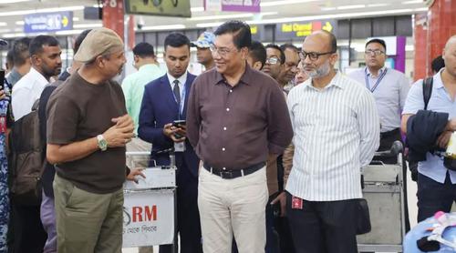 হঠাৎ বিমানবন্দর পরিদর্শনে মন্ত্রী এম রশিদুজ্জামান মিল্লাত