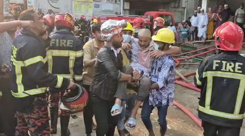 গাজীপুরে পোশাক কারখানায় আগুন, অসুস্থ ৭০ শ্রমিককে উদ্ধার