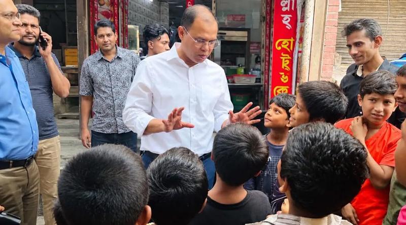 গাড়ি দেখলেই সালাম, এবার তাদের খোঁজ নিলেন প্রধানমন্ত্রী